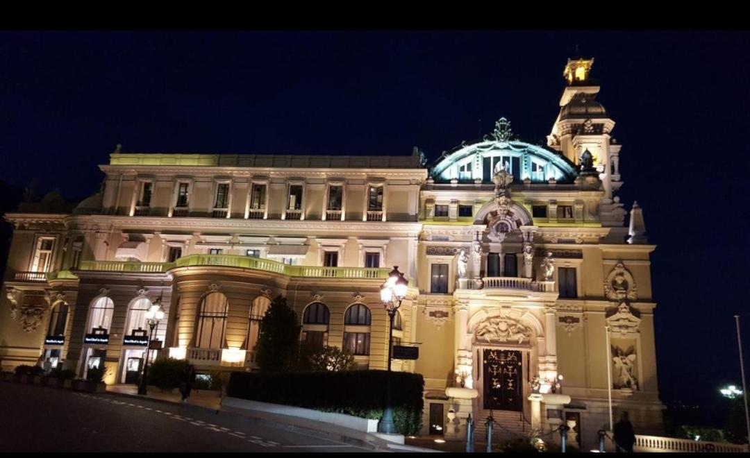 Direct Monaco Studio Devant Piscine Beausoleil Rom bilde